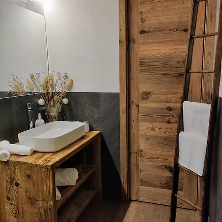 Au Fond Du Bourg *